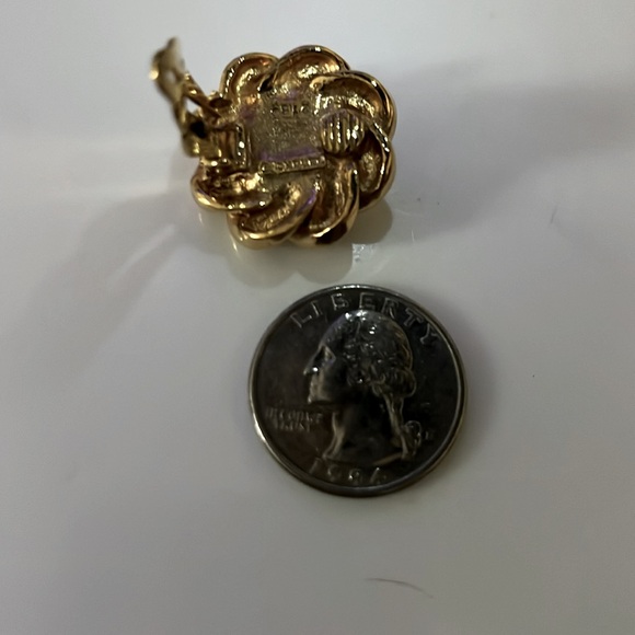 VINTAGE CHANEL STAMPED EXQUISITE CLIP EARRINGS with RED GRIPOIX - Picture 5 of 5